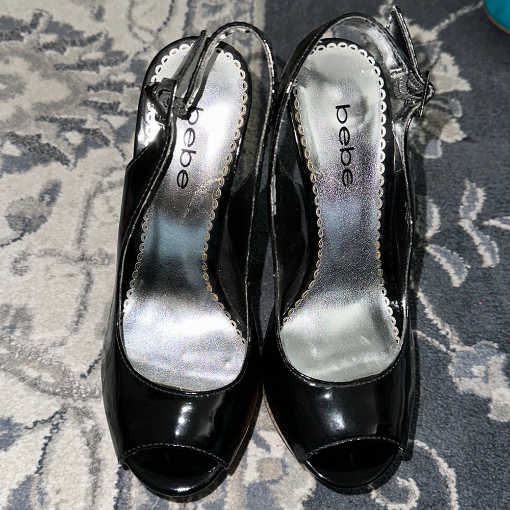Black heels with a tan platform, 
5” inches with a platform in tan color 
New